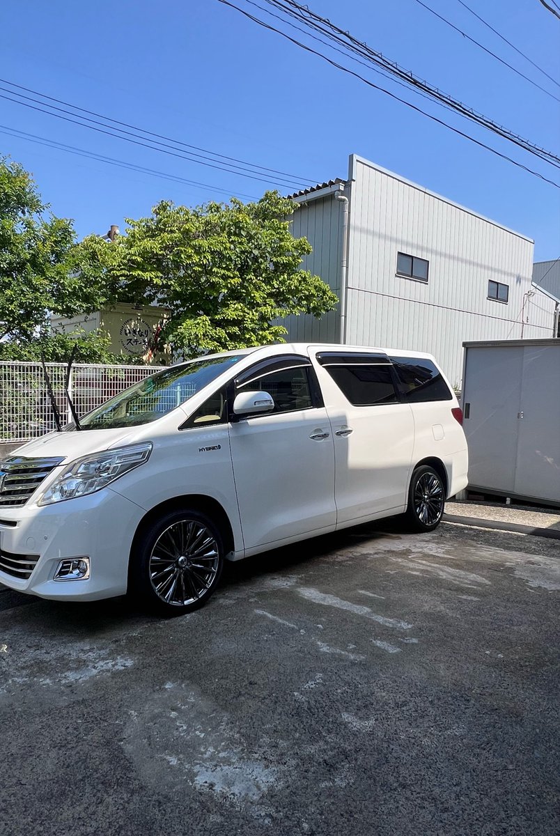 CMRLPG's tweet photo. アルファード洗い終わって
LS洗うか3秒くらいずっと悩んでる https://t.co/xzQN5rgnuC