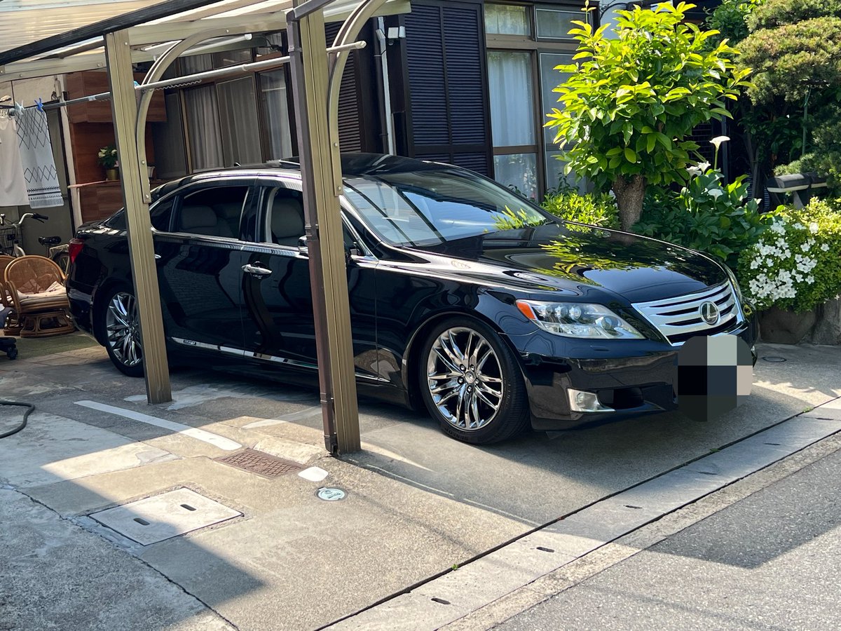 CMRLPG's tweet photo. アルファード洗い終わって
LS洗うか3秒くらいずっと悩んでる https://t.co/xzQN5rgnuC