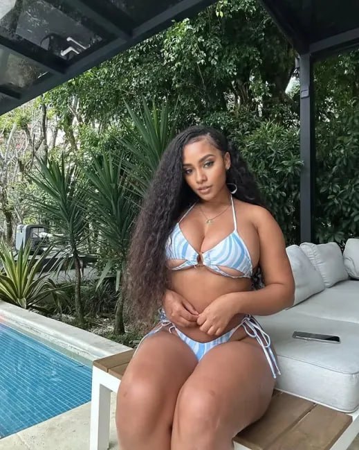 paulaxmurphy's tweet photo. nude version in comments https://t.co/UVFRgjTiGa