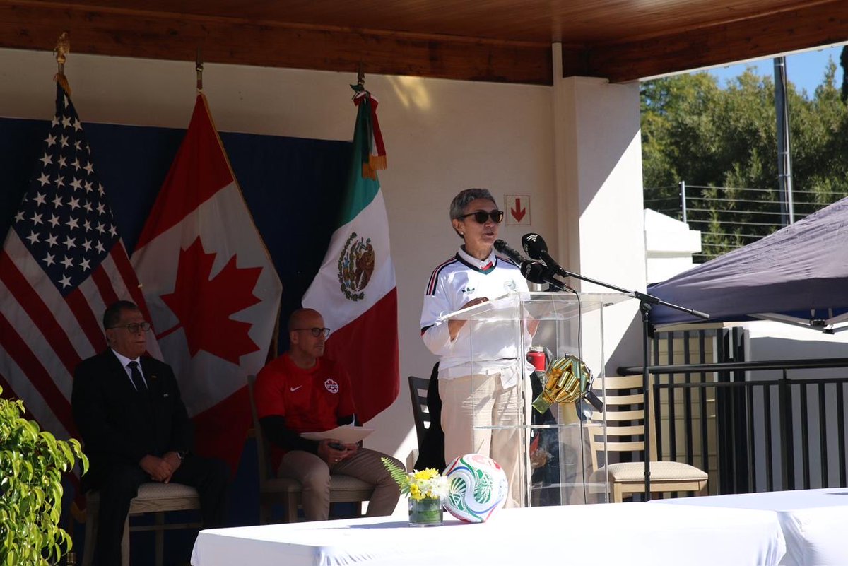 EmbaMexSud's tweet photo. One month to go until #WorldCup2026! 🇲🇽🇺🇸🇨🇦⚽️
The Embassies of Mexico, The U.S. and Canada were proud to host #BafanaBafana ahead of their journey across North America.
From Johannesburg 2010 to Mexico City on June 11, football keeps uniting our nations.
#DiplomaciaPúblicaMx https://t.co/XCNk5nEWxF