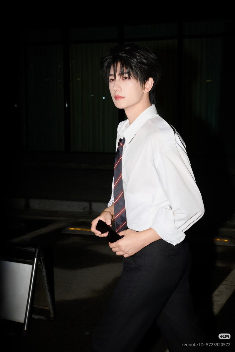 yangyang_tweets's tweet photo. 【260515】#YangYang’s team xiaohongshu update

“what shines even brighter than the stars at night?”
👇

#杨洋 #YangYang杨洋 #หยางหยาง https://t.co/npUtmKg5Ax