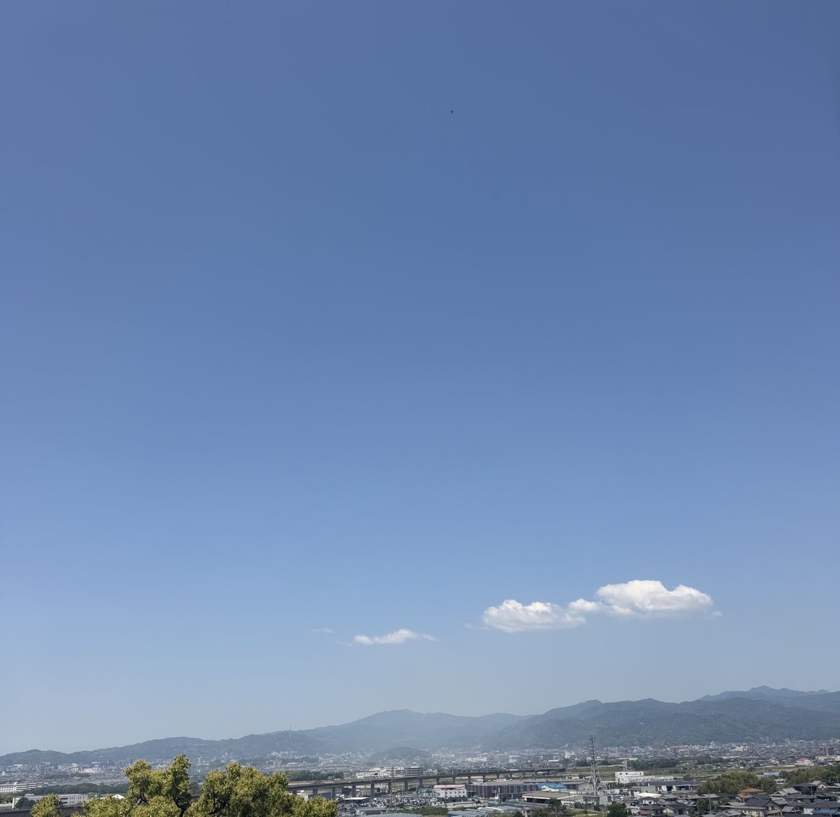 E___gochan's tweet photo. 入院先から見渡す景色がめっちゃ綺麗
天気良いと尚更🌞 https://t.co/R5zUg47nnt