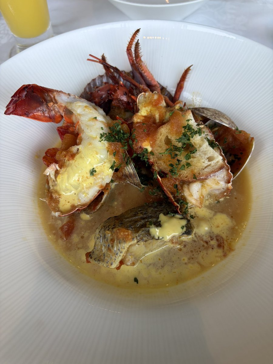 toshimi0105's tweet photo. ご飯がめちゃくちゃおいしかった！母へのサプライズだったけど、私も満喫しちゃいました🥰 https://t.co/6rOWw4xPAf