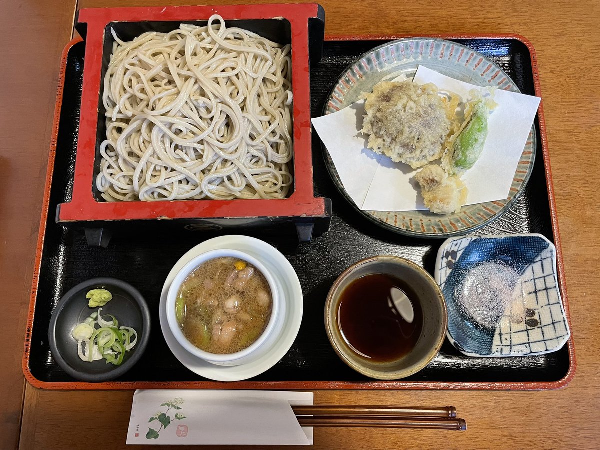 riiitoru's tweet photo. ベイマックスがわんちゃんみててくれたので、母と久々に辻九行ってひと息ついてきました。
刻み鴨せいろとことだま陽えんさんの
肉厚しいたけの天ぷら。とっても美味しかった♪
#本庄たぬき辻九
#ことだま陽えん https://t.co/P6DBS0eFak