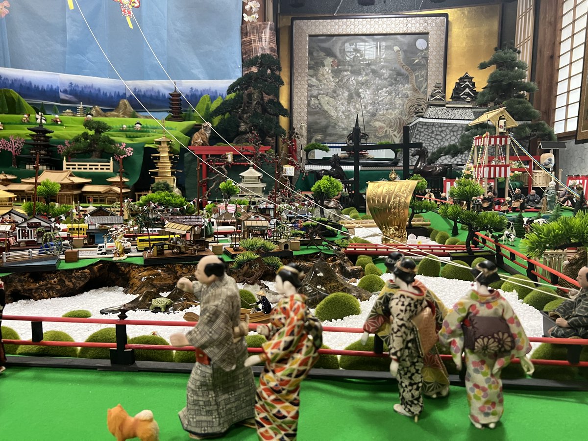 info35863272's tweet photo. 古き良きまち並みの菊池を再現
「箱庭」５月末まで開催されています。
菊池市高野瀬地区の坂本さん宅では
日本の風景や暮らし、田舎の風景を模型や小さな人形を使った箱庭が公開されています。

公開期間：5月末まで。㈮㈯㈰㈷
時間：午前10時30分～午後４時
https://t.co/P9raOIGXKI https://t.co/nyVlbx5Drn