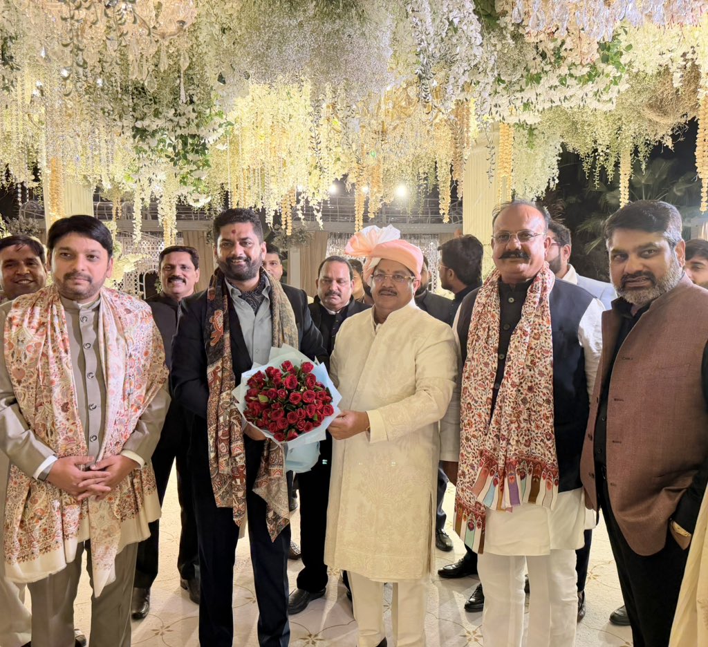 SurajThakurINC's tweet photo. महाराष्ट्र विधानसभा में कांग्रेस विधायक दल के नेता विजय वडेट्टीवार जी की सुपुत्री के विवाह समारोह में शामिल होकर नवदंपत्ति को सुखमय, समृद्ध एवं मंगलमय दांपत्य जीवन की हार्दिक शुभकामनाएं दी। https://t.co/qrRI9DfBqc