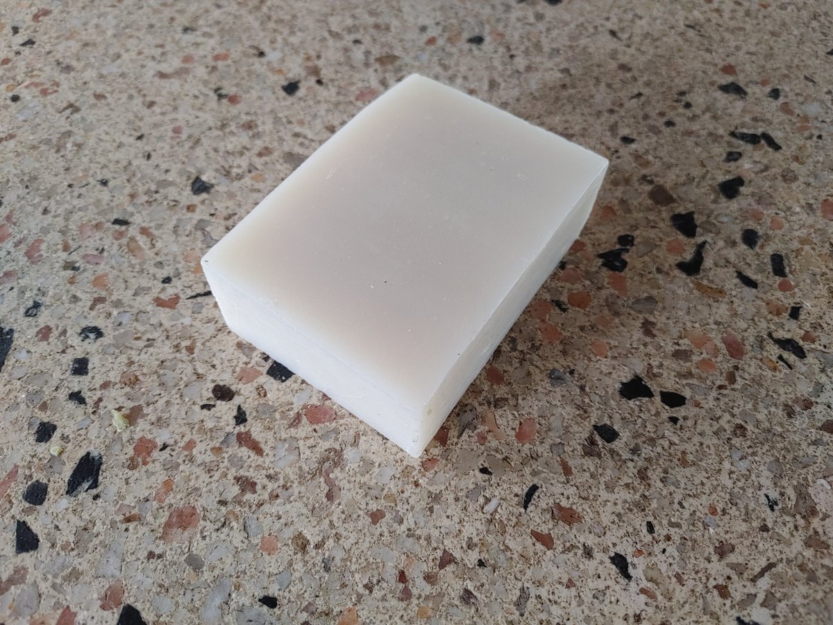 amusmartz's tweet photo. Kama unavyotunza mwili wako Baada ya Mazoezi na kazi nzito,ngozi yako nayo inahitaji matunzo. 

Tumia Leo Soap kwa ngozi yenye afya na usafi wa asili.

📲 Leo  Soap
✔ Kutoa harufu nzuri na kusafisha kwa kina https://t.co/WFZhByjAQs