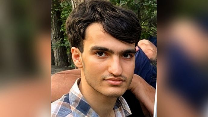 ablrchi's tweet photo. نامه زندانی سیاسی امیرحسین مرادی در پاسخ به قضاییه جلادان برای عفو باقیماندهٔ محکومیت او در زندان
"عفو ننگین شما را نخواسته و نمی‌خواهم، من نیز تا زمان رهایی مردم ایران از شر شما، حتی فکر رهایی خود از بند را نخواهم کرد‌ و آن را از شما گدایی نمی‌کنم."
#امیرحسین_مرادی #زندانی_سیاسی #علی_یونسی