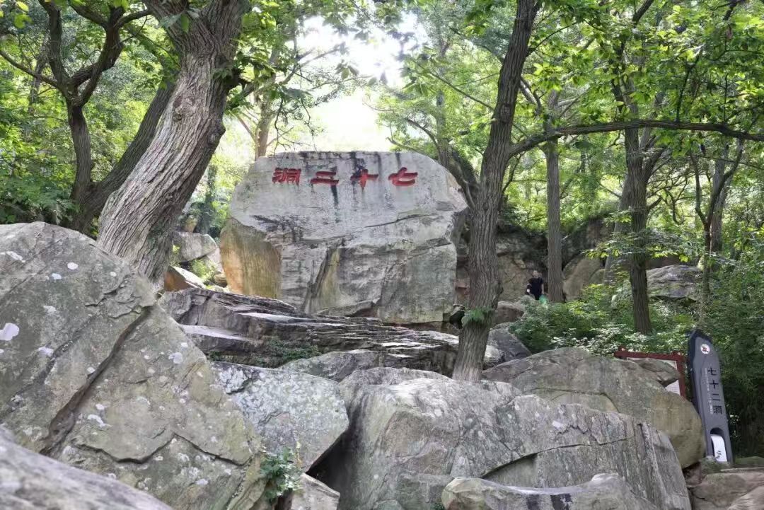MonkeyKinglyg's tweet photo. In Journey to the West, the “72 Caves” are home to local spirits. In reality, these caves were formed millions of years ago by tectonic shifts, leaving behind giant, naturally stacked boulders. Walk through, you'll feel the legends shift from the page right beneath your feet. https://t.co/MXrfjiXzx5