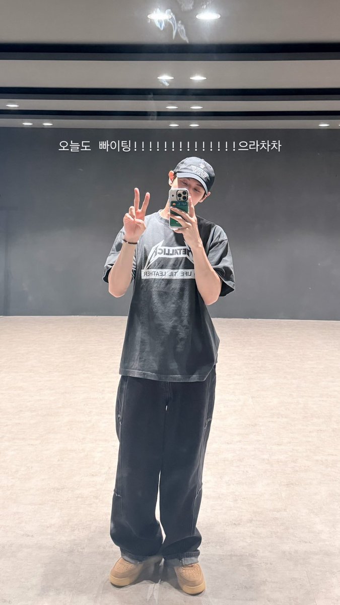또비ฅ🪽 tweet media