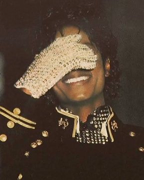 rmxw26's tweet photo. Drake is officially channeling the King of Pop, spotted wearing the legendary gloves once owned by Michael Jackson. https://t.co/0bQVIqIKpi
