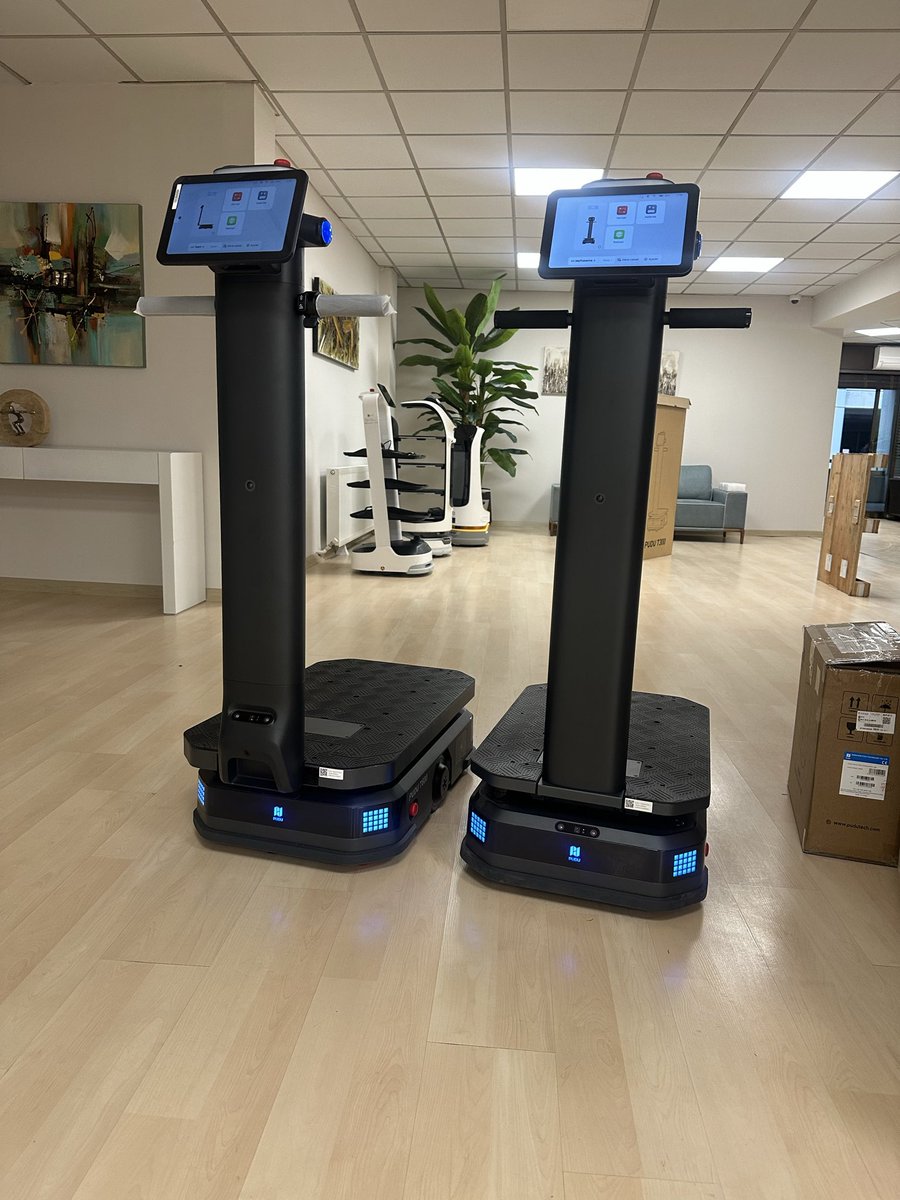 Robot tweet media