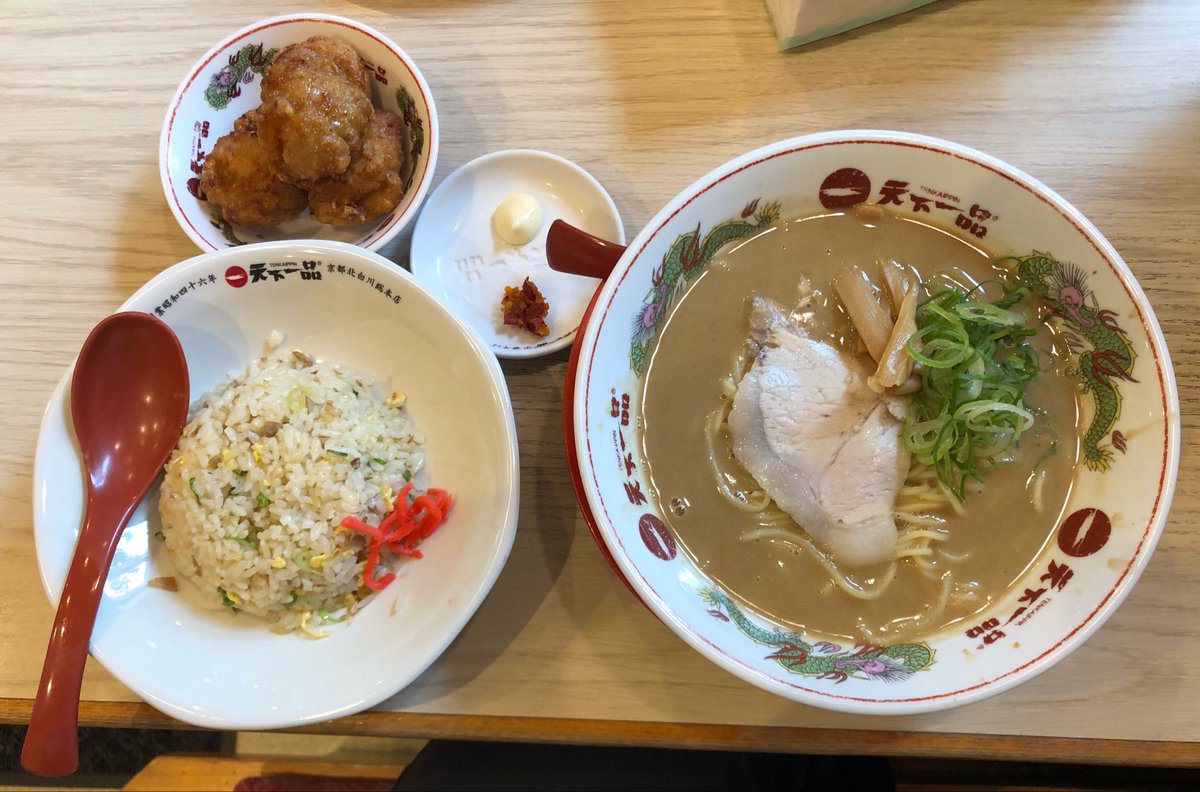 masapyon31's tweet photo. 天下一品 南摂津店

唐揚げ定食
ご飯チャーハンに変更

昨日もこつてりMAXを食べました。
天一大好き😘 https://t.co/F3vvWrtPcl