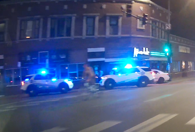 VitMain's tweet photo. @SPOTNEWSonIG @EricTendian @ChiSpectator
Elston &amp; California Vehicle vs The Avondale Coffee Club. Drive by at 10:22 PM https://t.co/W43SP51WAe