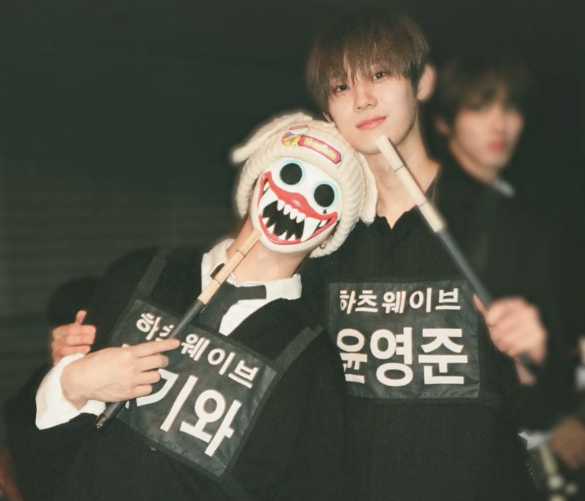 플로 tweet media