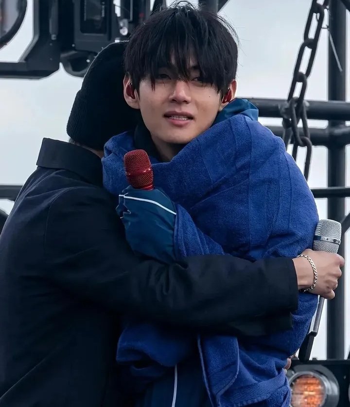BTS___KTHV_95's tweet photo. Hug  🫂 https://t.co/aUii3FO3Vq