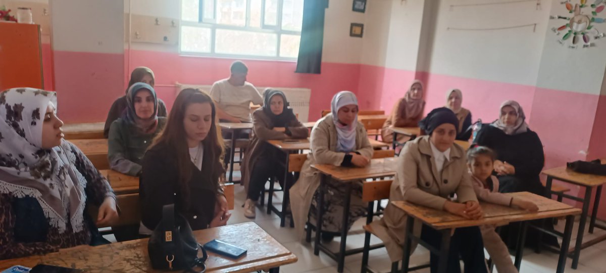 Yolis47400's tweet photo. Okulumuz Rehberlik Servisi tarafından "Bağımsız Birey Güçlü Mardin" projesi kapsamında Veli bilgilendirme eğitimleri verildi. https://t.co/6A56jFHITZ