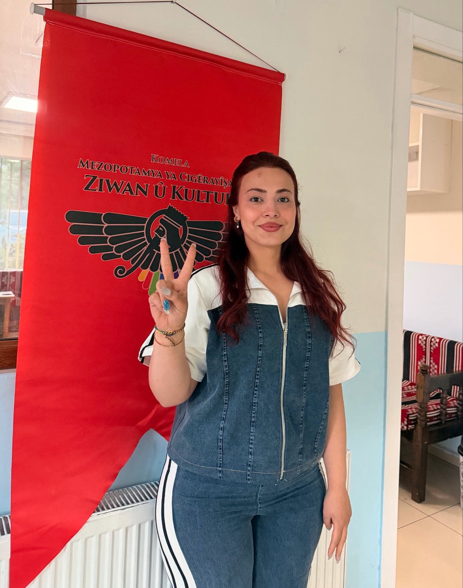 78cgmze's tweet photo. 15 Gulan Roja Cejna Zimanê Kurdî Pîroz Be✌️ https://t.co/JYI6dO84Yk
