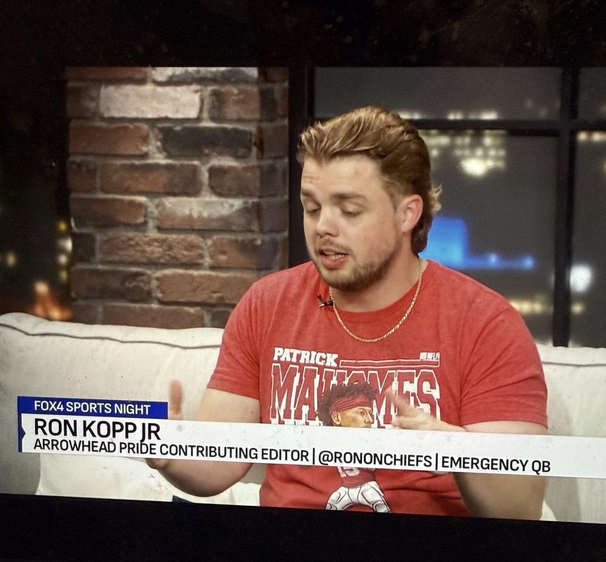 RonOnChiefs's tweet photo. Shoutout the @fox4kc guys for letting me get some schedule takes off tonight
And @Rimpsanity for the entirely accurate bio π₯ #QB5 https://t.co/mx69dmFDgj