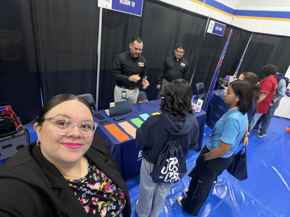 19socialstudies's tweet photo. Had a great time at the Wowkforce Solutions Borderplex’s Job Con at San Elizario HS. Blessed to bring awareness to our youth about the hot jobs 🔥in our region that pay above $17 hourly for entry level positions. https://t.co/6aZmUDfFdy