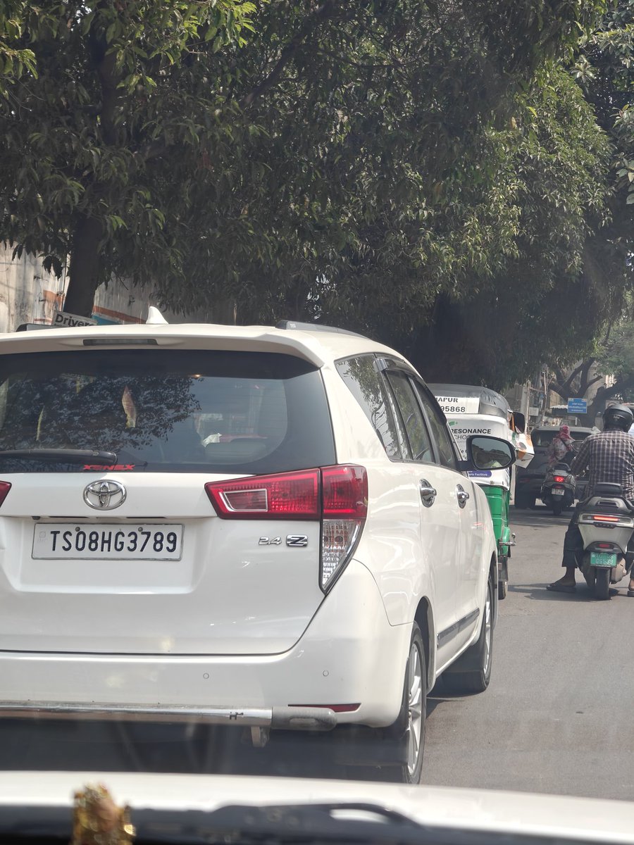 CSusheelreddy's tweet photo. 10:26am 
Krishna Kanth park 
May 15

Use of illegal siren and pushing cars. https://t.co/IflJTE5OsC