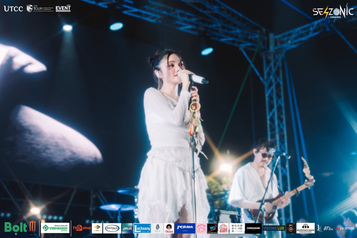Se4zonicConcert's tweet photo. ถัดมาเป็นโชว์ที่ละมุนและตราตรึงใจจากพี่ๆวง Asia7🌸🌤️
ขอบคุณชาว SE4ZONIC ที่ร่วมเดินทางไปกับบทเพลงของพวกเราท่ามกลางบรรยากาศสนามหญ้าสุดชิลล์ ไว้พบกันใหม่นะ 🎸✨

ติดตามข้อมูลเพิ่มเติม
se4zonic.concert (ทุกแพลตฟอร์ม)

#ASIA7
#SE4ZONIC_CONCERT #ทุกฤดูคือเรา
#EVENTUTCC #UTCC https://t.co/eKJTAciElQ