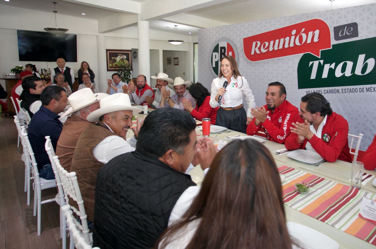 CristinaRuiz_S's tweet photo. Me dio muchísimo gusto reunirme con nuestros liderazgos de #VillaDelCarbón.

Gracias por el diálogo, por el ánimo y por ese compromiso que sigue  firme. Así se fortalece el #PRI: en equipo y trabajando todos los días en el territorio, donde realmente se construyen las soluciones. #PRIDeTerritorio