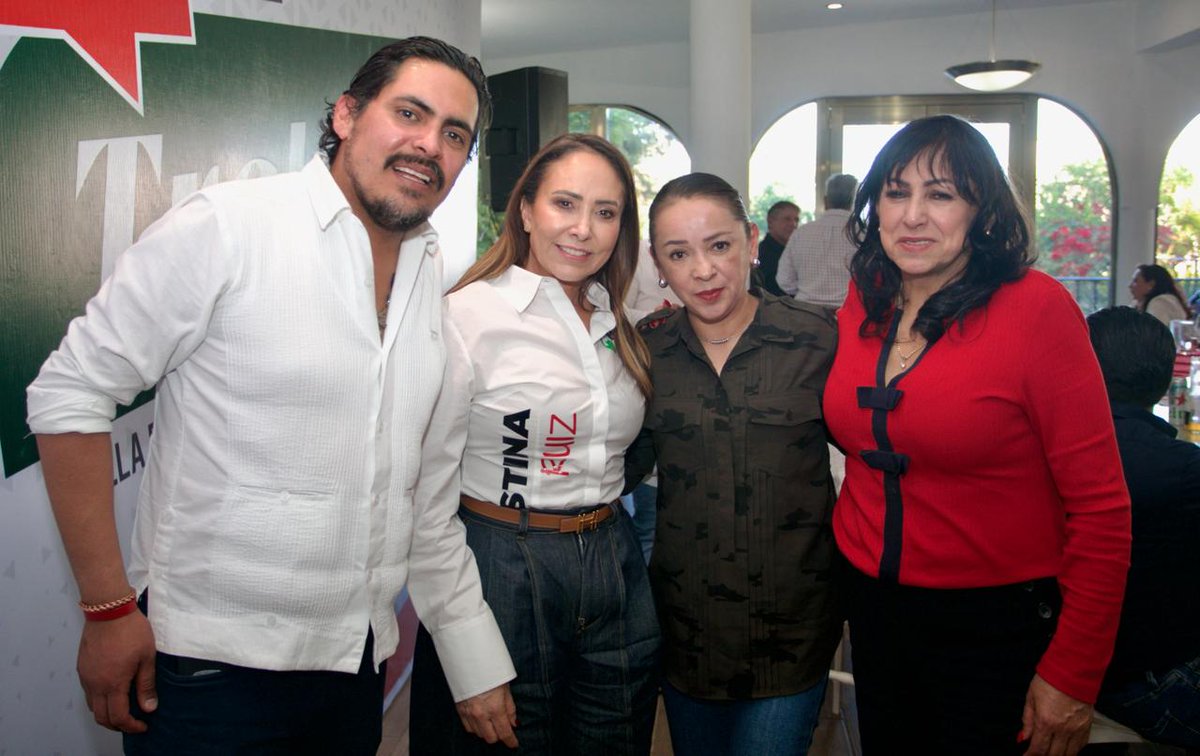 CristinaRuiz_S's tweet photo. Me dio muchísimo gusto reunirme con nuestros liderazgos de #VillaDelCarbón.

Gracias por el diálogo, por el ánimo y por ese compromiso que sigue  firme. Así se fortalece el #PRI: en equipo y trabajando todos los días en el territorio, donde realmente se construyen las soluciones. #PRIDeTerritorio