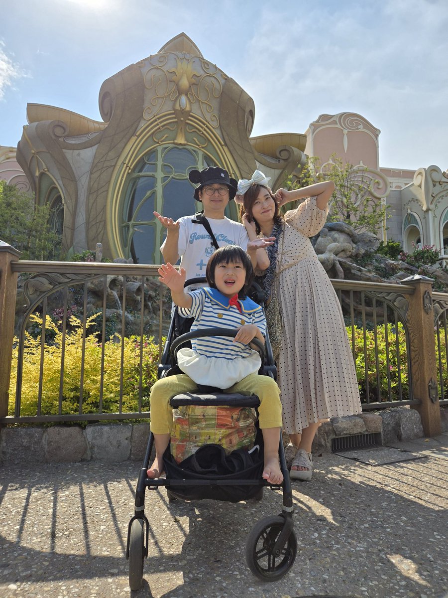 TheFuudo's tweet photo. ディズニーシー行って子供を連れて25000歩。次の日に身体に鉛が装着される。それでも家族の笑顔を見るためにまた遊園地に行く。 https://t.co/7yvMOLGDkn
