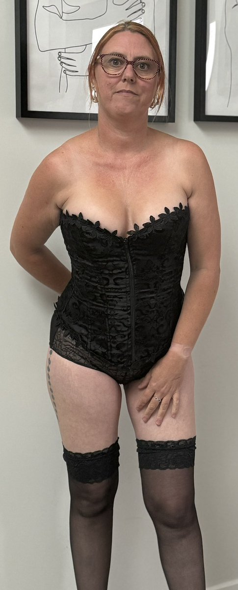 HotMilf45 tweet media