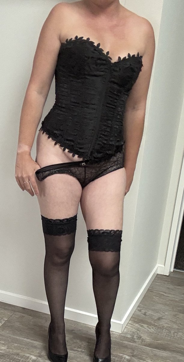 HotMilf45 tweet media