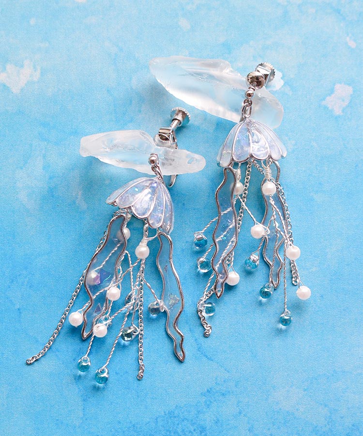 2BUY20%OFF！】 ＼耳元に小さな海の世界🌊🪼✨／ ゆらゆら揺れるクラゲ