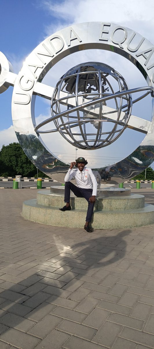 kagurehal's tweet photo. Splitting myself into two, one foot in the Southern Hemisphere, one in the Northern. 🌍🇺🇬 https://t.co/8izfjUqwZ7