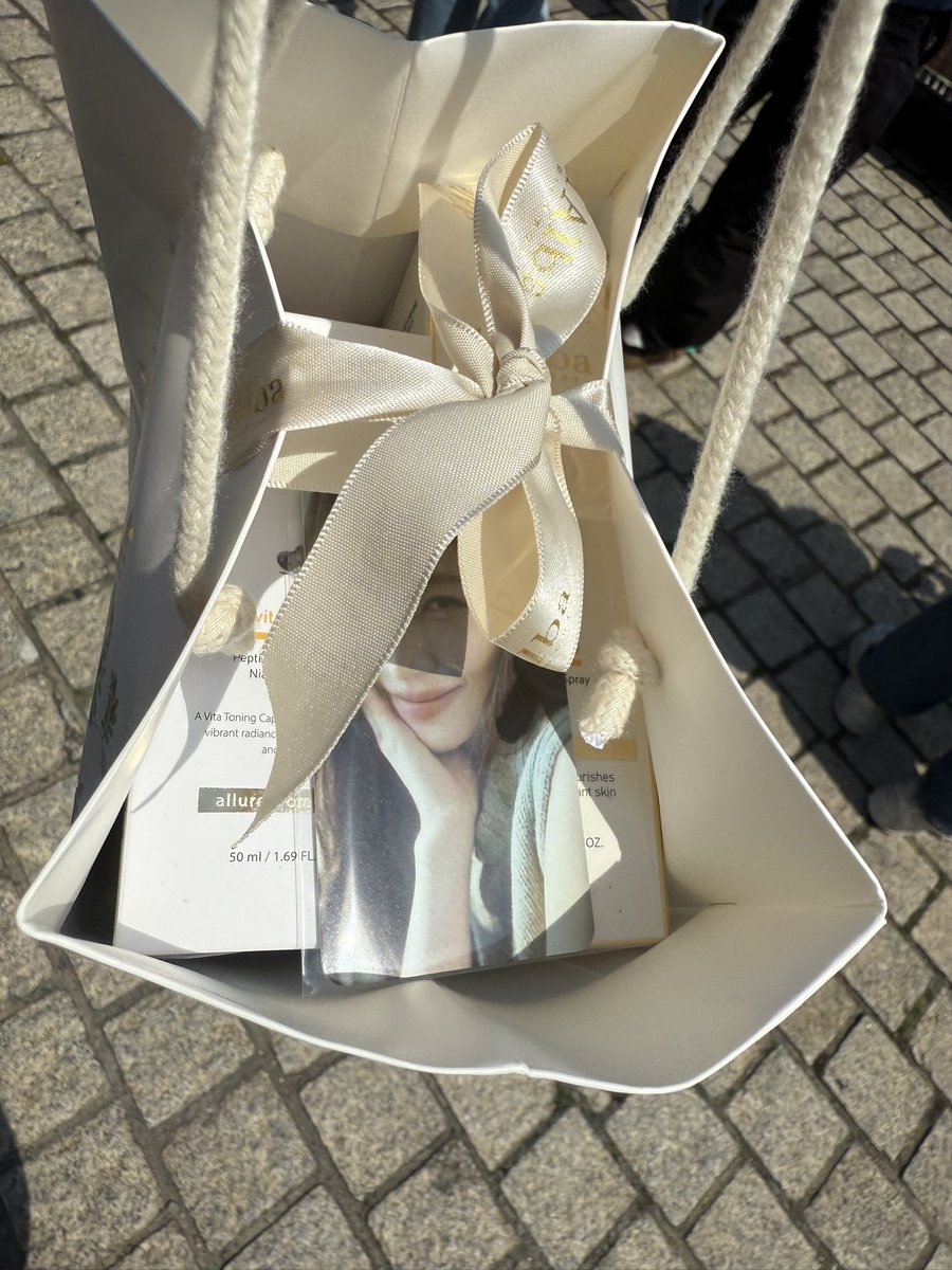 forestin_801's tweet photo. 스폐셜 기프트 너무 좋은데..? https://t.co/JacsCl6sST