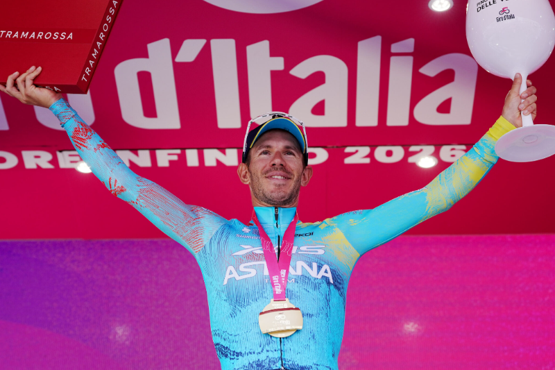 cyclingtime's tweet photo. ジロ・デ・イタリア2026第6st：雨の石畳スプリントで波乱、落車の影響受けずは2人のみ、制したのはリードアウトマンのバレリー二！2位ストゥーヴェン、マニエは驚異のバランスで落車せず3位（ダイジェスト動画あり）
https://t.co/TTjmcO0Q0a https://t.co/WcjOCK5Ss0