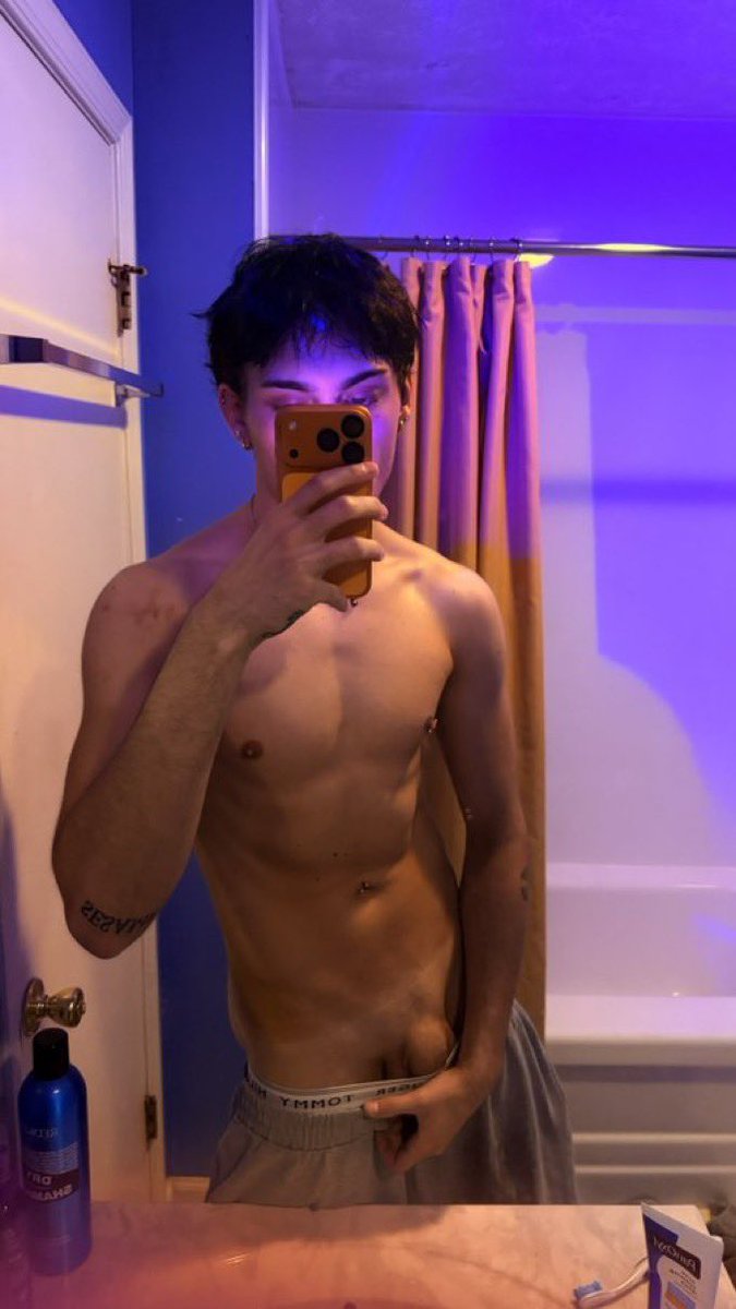 boogiek01's tweet photo. @DanMikeeqgf I would love to fuck you .15m https://t.co/yCLz6p9quk