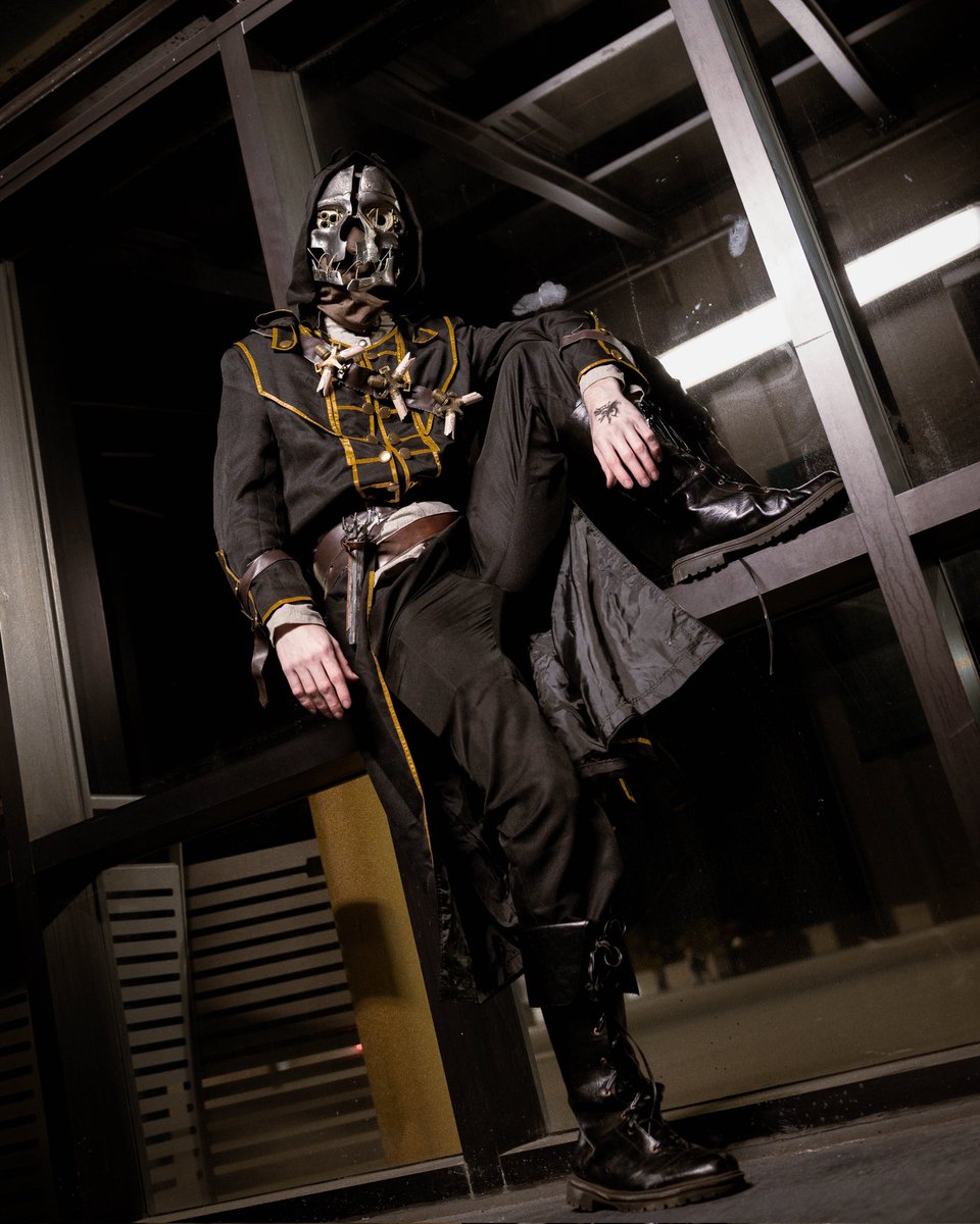 DaWildCosplay's tweet photo. What will you do with a Drunken Whaler
Early in the morning?

#Dishonored #cosplay #DishonoredCosplay #CorvoAttano #GameCosplay https://t.co/40rz1Dunys