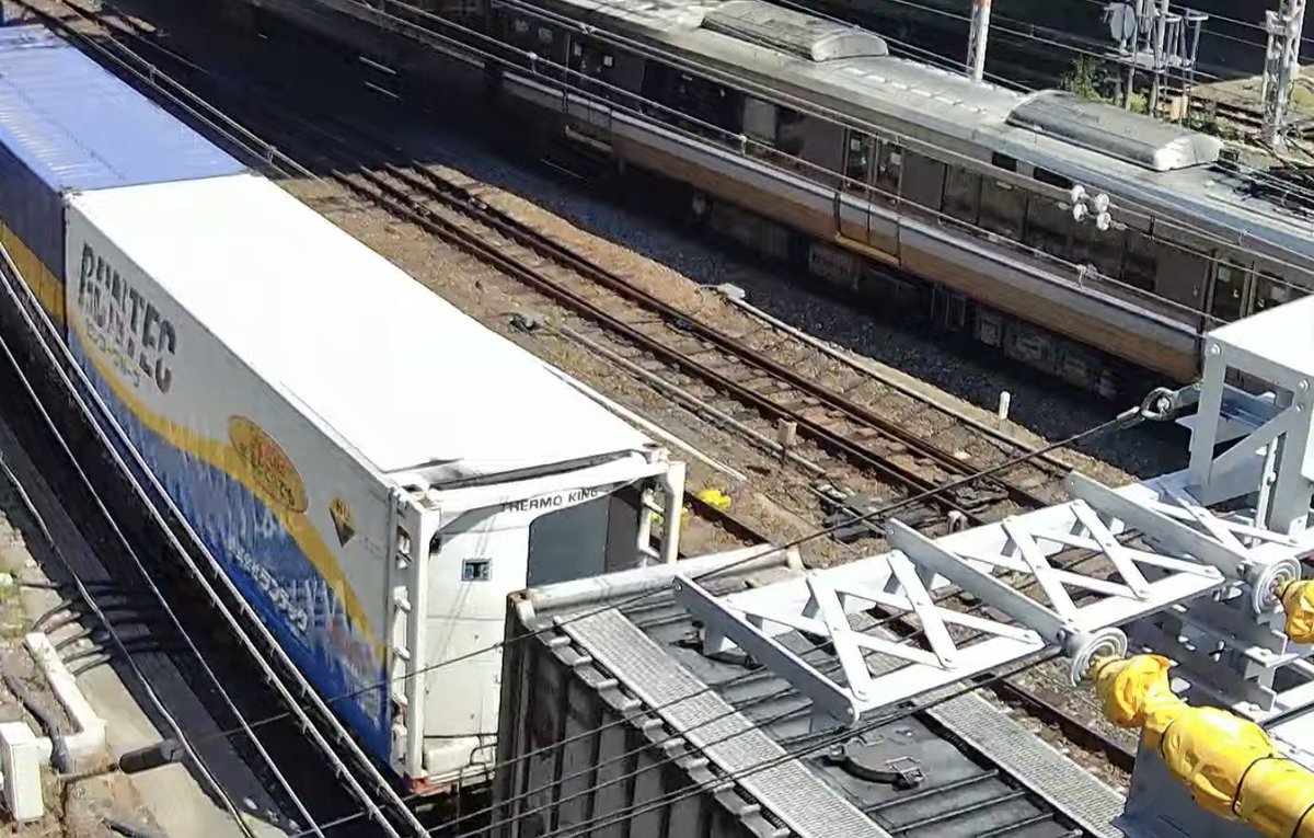 5050レ 13:50京都通過 西濃運輸U54A-38243(ハローキティsdgs
