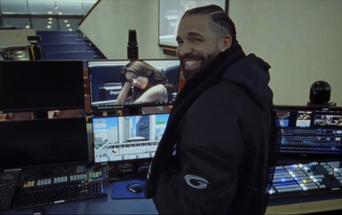 rmxw26's tweet photo. WILD: Drake name-drops Cherokee D and Skyy Black on his new track “Make The Pay.” 😳🔥

“Shoutout to Cherokee D and Skyy Black ‘cause they was at my birthday when I was searching big booty Ebonies.” 🦉📈 #ICEMAN https://t.co/CHgefA5BUZ