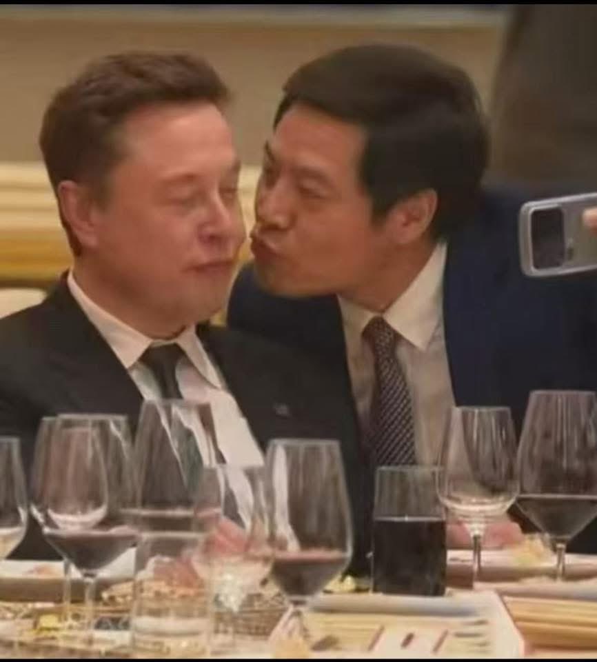 Hungtv369's tweet photo. lol https://t.co/LXhLUx97Ka