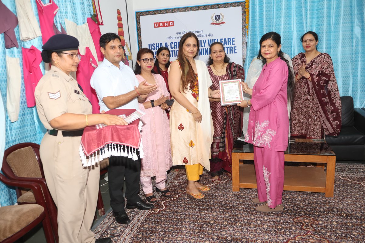 RCWA5SIGNALCHD's tweet photo. Closing ceremony of stitching course https://t.co/vxpct0xBhS