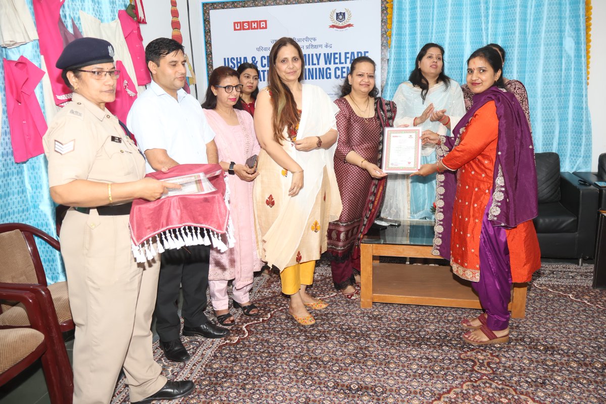 RCWA5SIGNALCHD's tweet photo. Closing ceremony of stitching course https://t.co/vxpct0xBhS