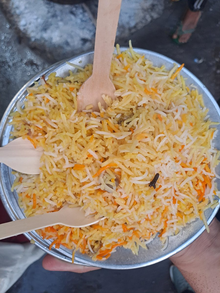 bertie_alexandr's tweet photo. Tasting some of the culinary delights of #Lucknow. Biryani, kessariya rabri and Kashmiri tea. https://t.co/j0FWNatw6X