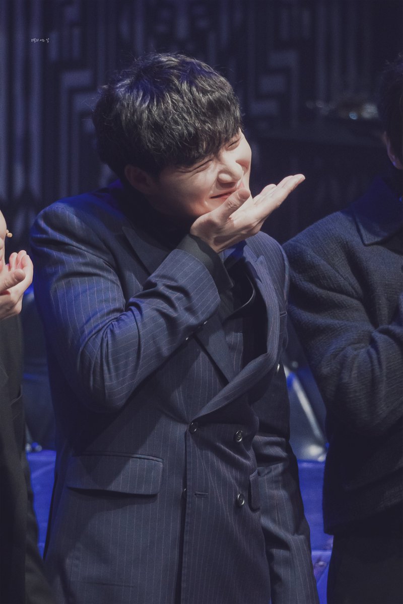 11월의 어느 날 tweet media