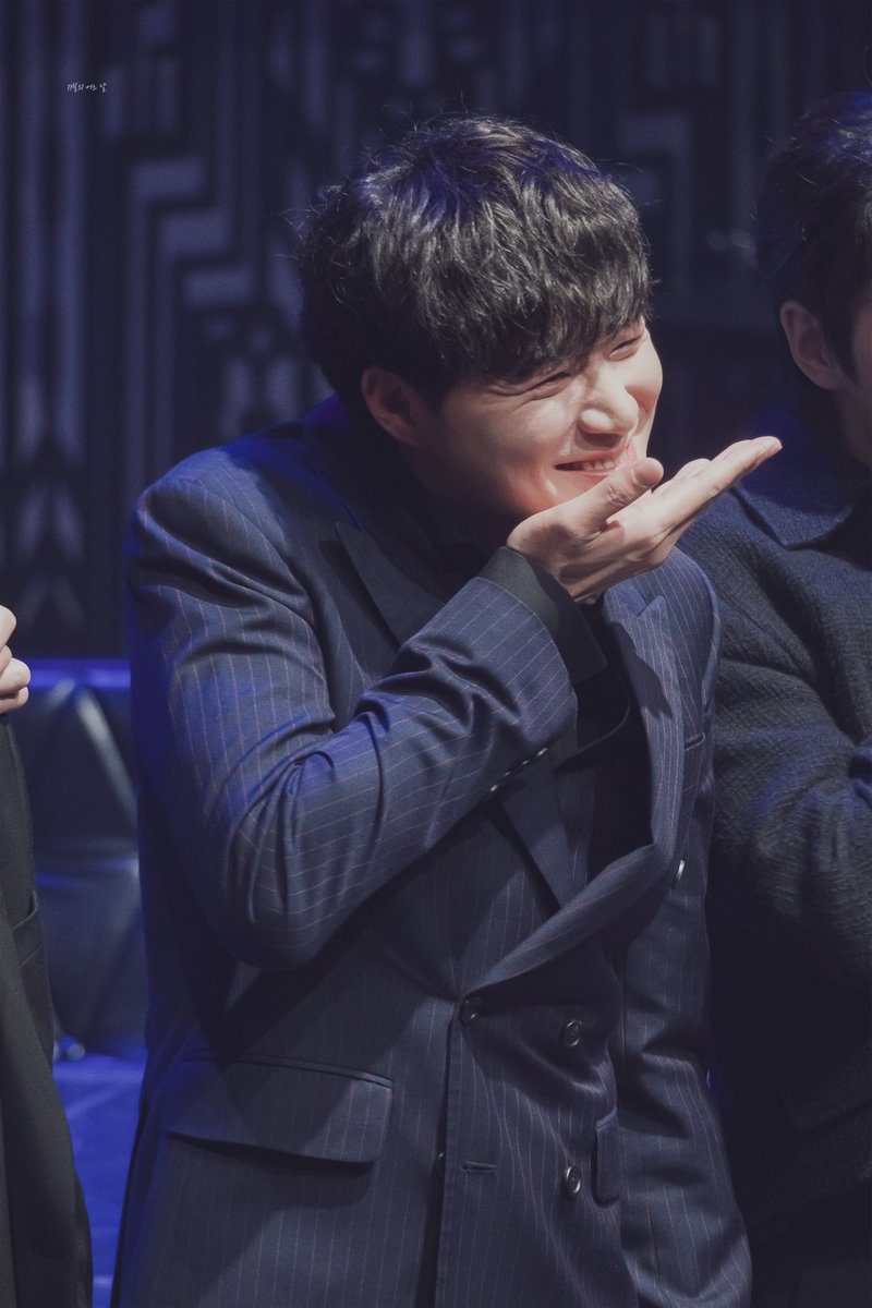 11월의 어느 날 tweet media