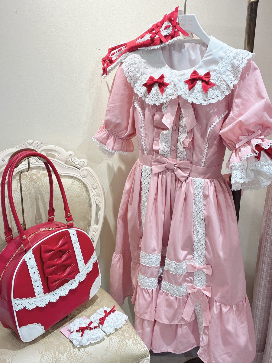 こんにちは、Chalmiere 河原町OPA店です！ ♡ピンク🎀×赤🍓♡ ⁡ 今日は