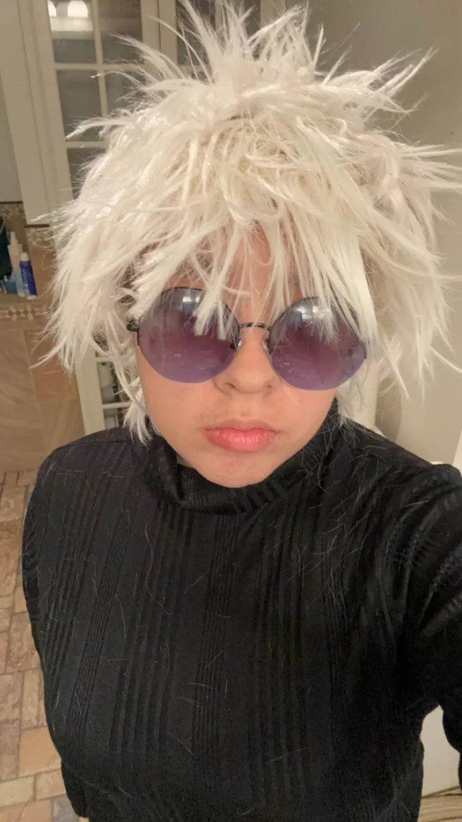 paxoctavius's tweet photo. throwback to when I dressed up as #gojo for school two years ago. 

YES i'm aware it's a shitty cosplay and I have dog hairs all over my shirt... It was junior year okay

#cosplay #jjk #anime #umok #gojo #hashtag #interact https://t.co/r5leiHuR5L