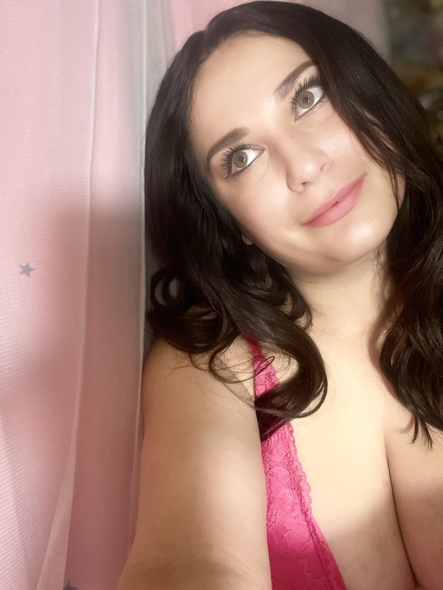 VelvetBrunette tweet media