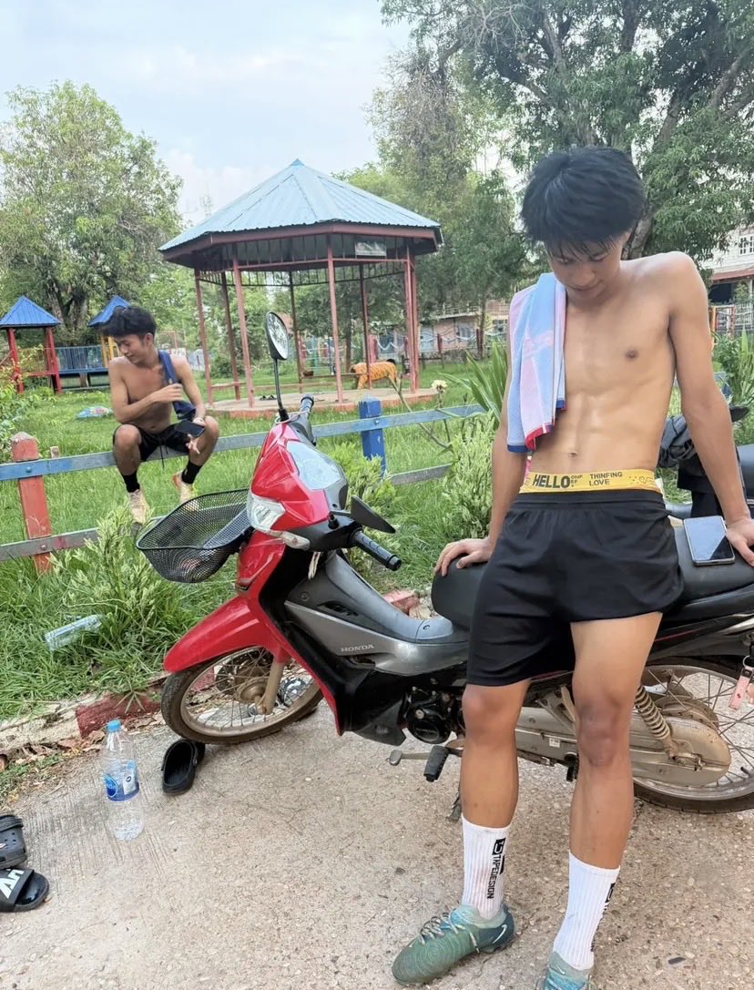 hnkvs11's tweet photo. ☺️….ชอบผู้ชายแนวนี้จัง…😊…แล้วเล่นบอลเสร็จมาแบบนี้ด้วย…🥰 https://t.co/lgSIHGJCzv