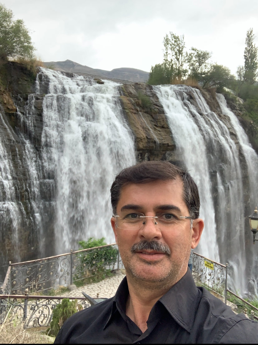 SelamiTurker25's tweet photo. Kim imkânı olduğu halde kurban
kesmezse bizim mescidimize yaklaşmasın
(İbn Mâce,Edâhî2 )
Hadiste yer alan böylesine güçlü bir uyarı, ancak vacip olan bir ibadetin terki konusunda yapılmış olabilir.Terk eden kimse için Hz.Peygamberimiz böyle bir ifadeyi kullanmazdı
Hayırlı Cumalar https://t.co/oWtGQG9mUP